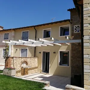 https://villavecchia.hotelinveneto.com